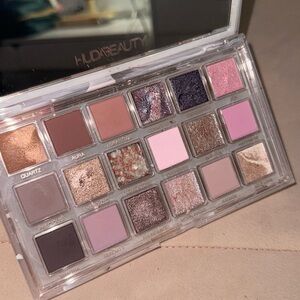 COPY - Huda Beauty Rose Quartz palette eyeshadow